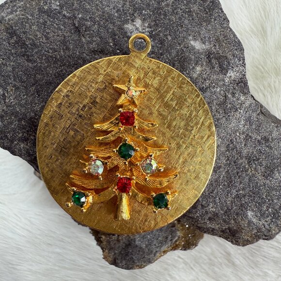 Vintage Christmas XMAS Tree Rhinestone Gold Tone Circle Pendant - Picture 1 of 5